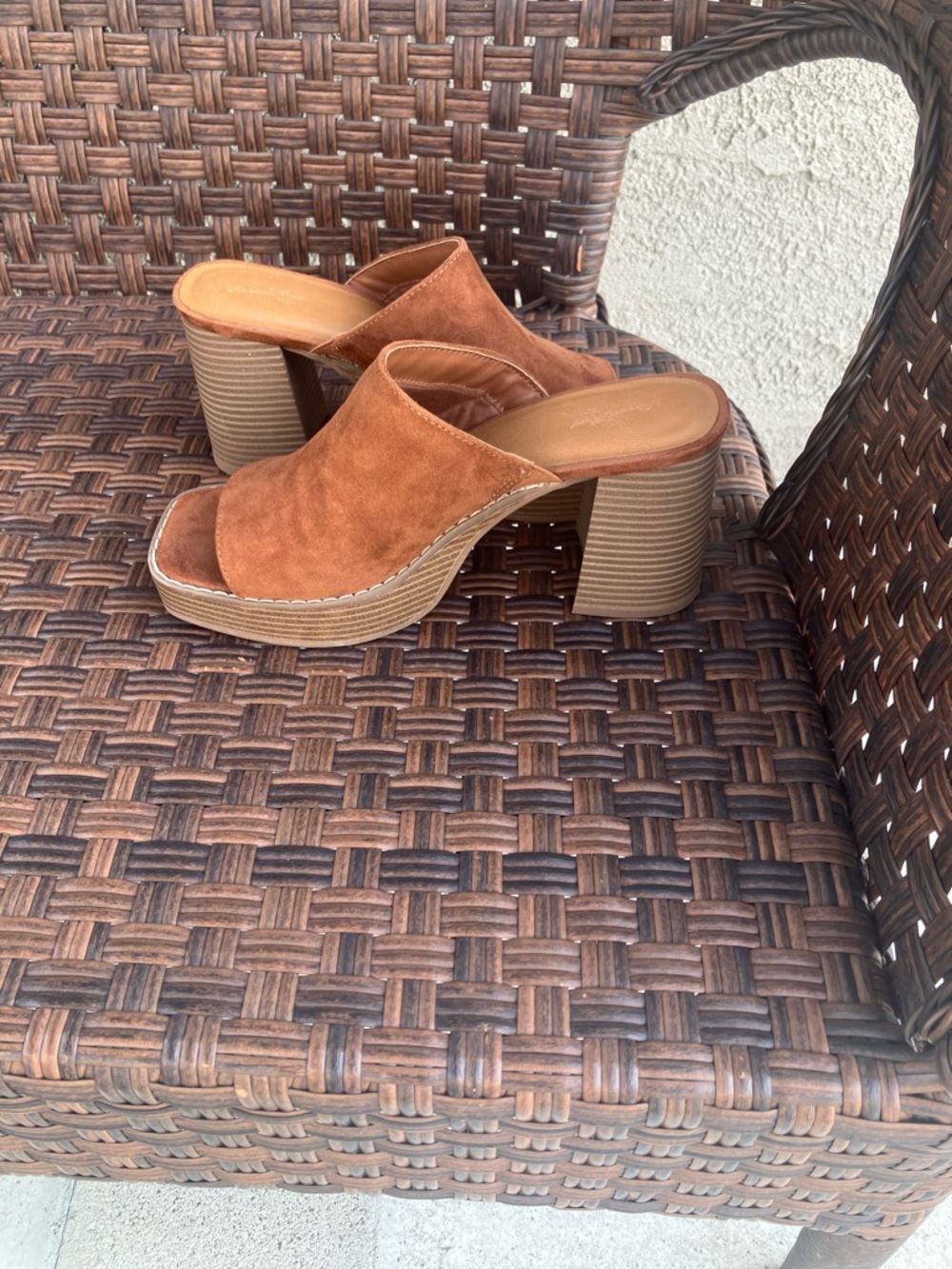 Universal Thread Tan Faux Suede Platform Mule Heels